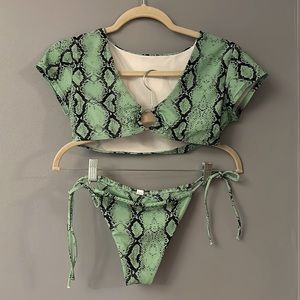 HOT BIKINI SET 🐍